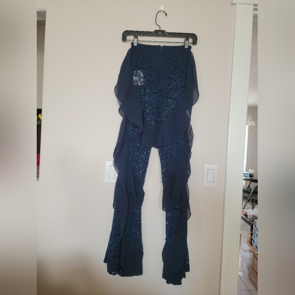 Carli Bybel x Missguided | Lace Ruffle Pants - Size 0 - Picture 3 of 9